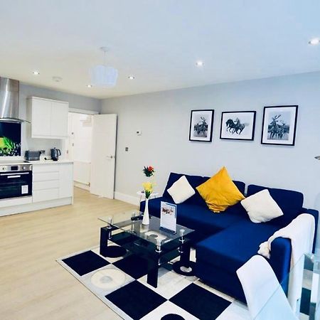 Morden Central Self Contained Flat By Cozynest Reading Bagian luar foto