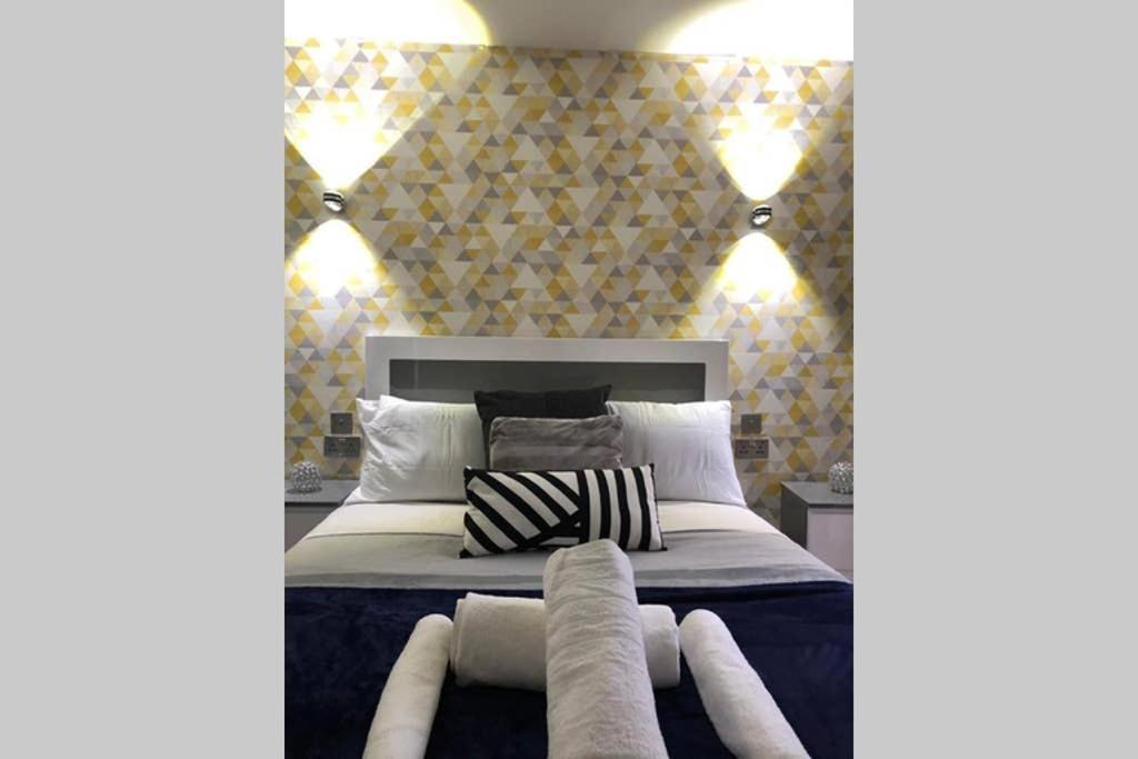 Morden Central Self Contained Flat By Cozynest Reading Bagian luar foto